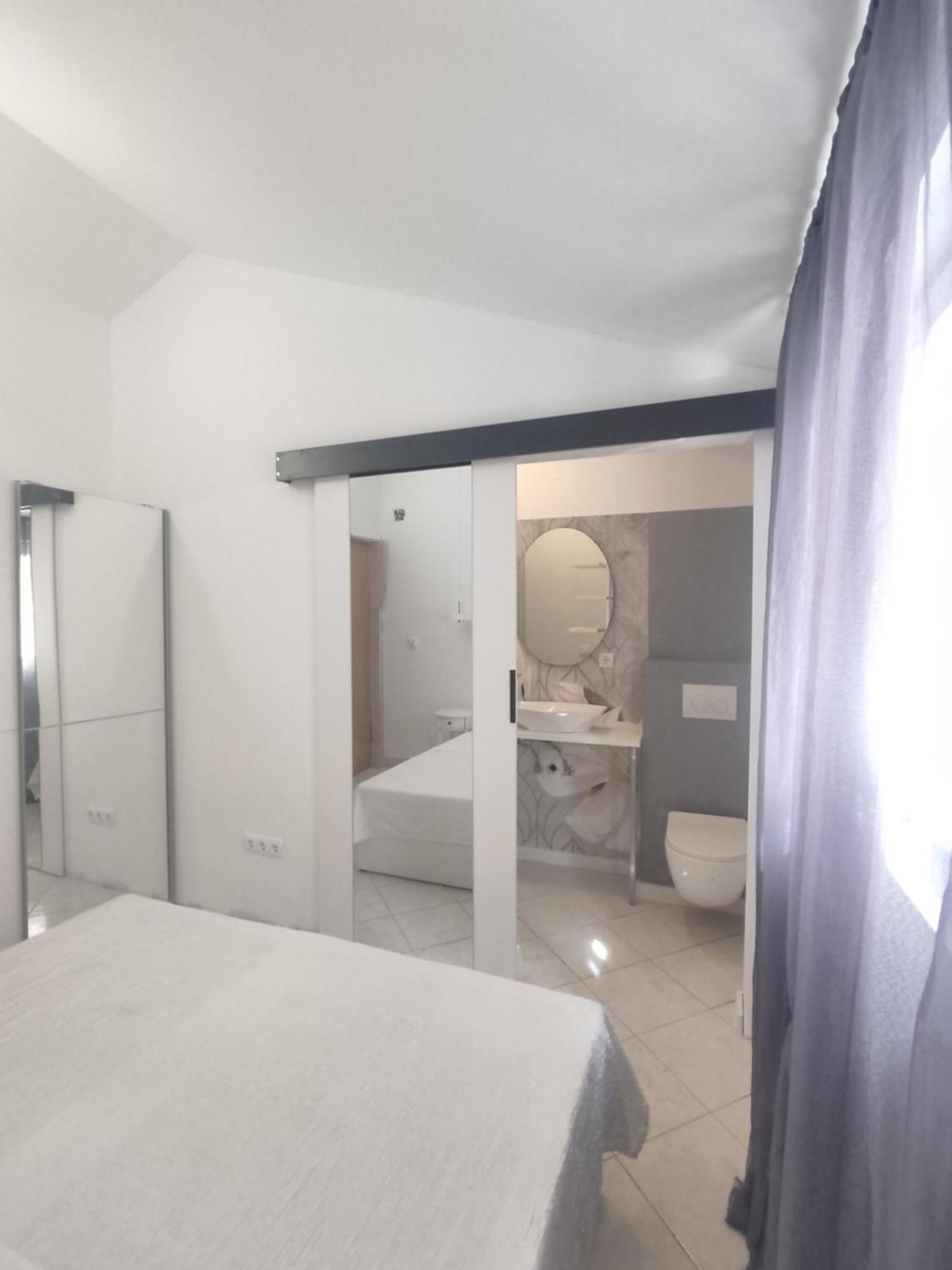 Apartments Villa Dalmatina Vodice Esterno foto