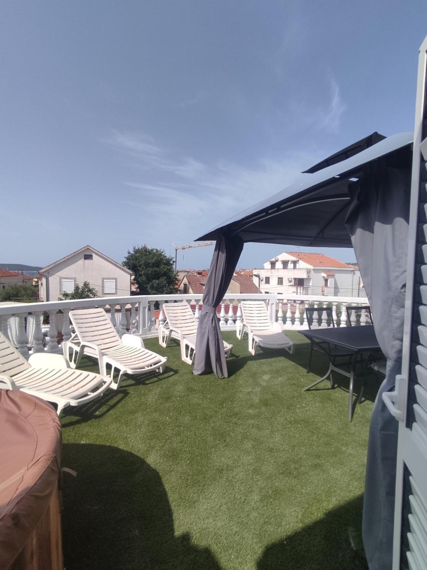 Apartments Villa Dalmatina Vodice Esterno foto
