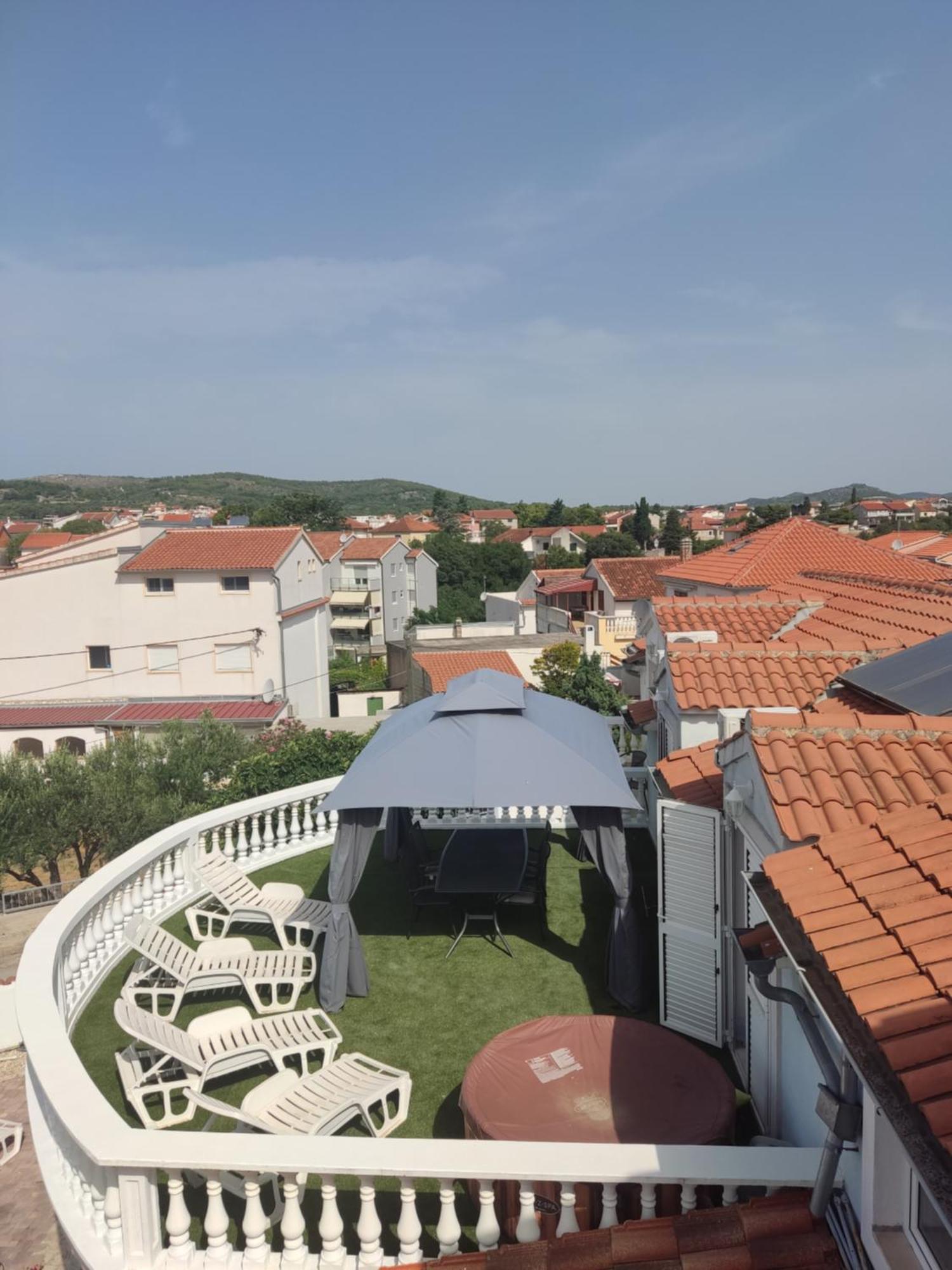 Apartments Villa Dalmatina Vodice Esterno foto