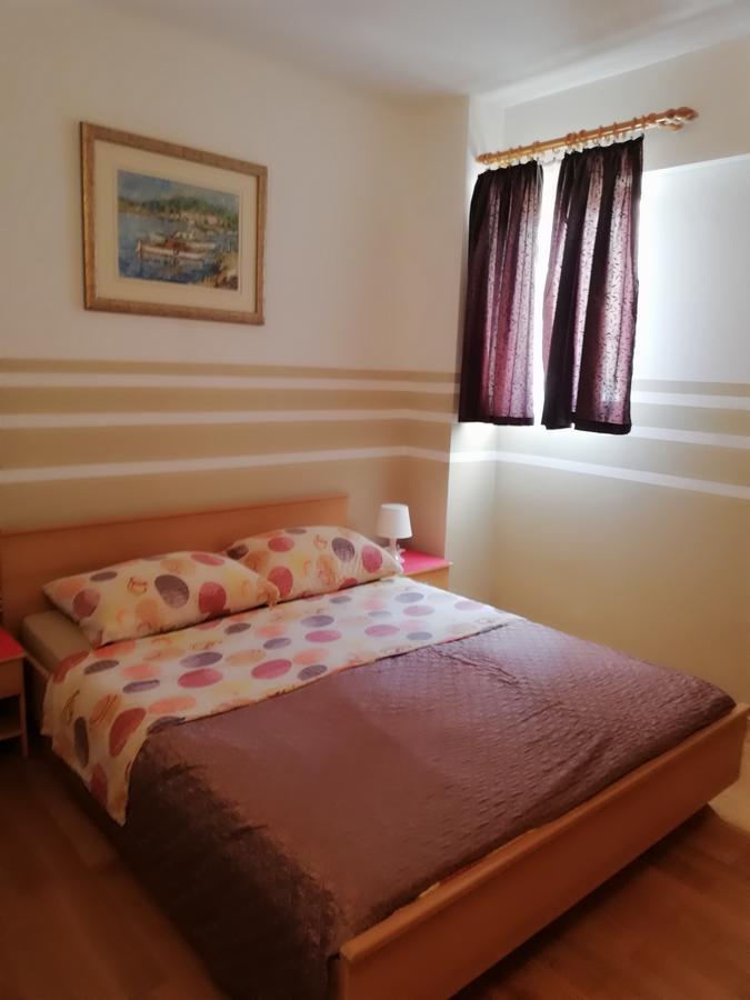 Apartments Villa Dalmatina Vodice Esterno foto