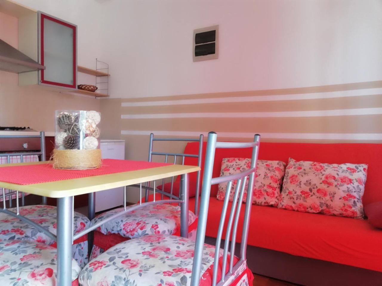 Apartments Villa Dalmatina Vodice Esterno foto