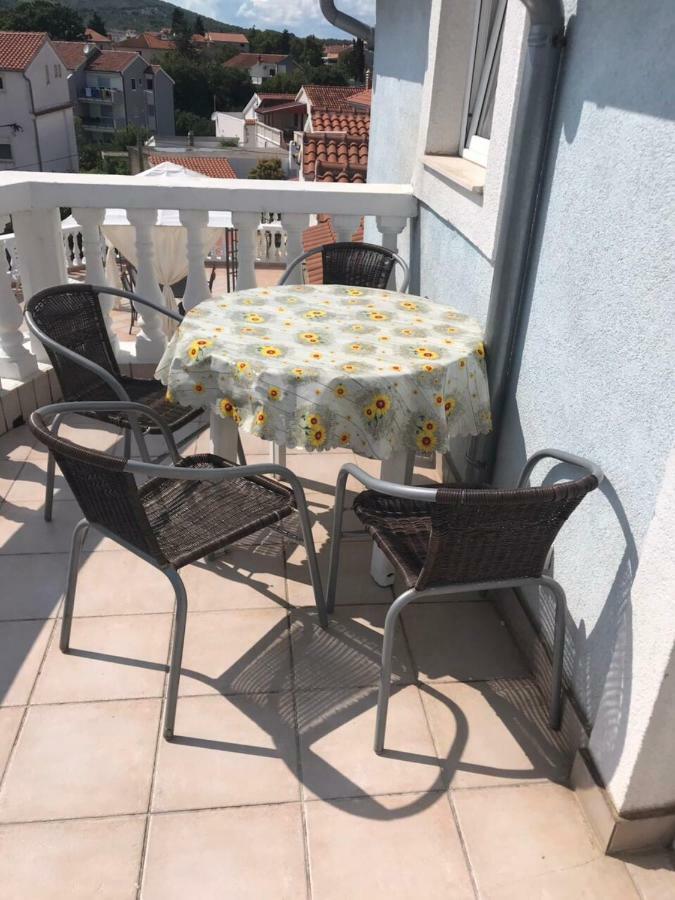 Apartments Villa Dalmatina Vodice Esterno foto